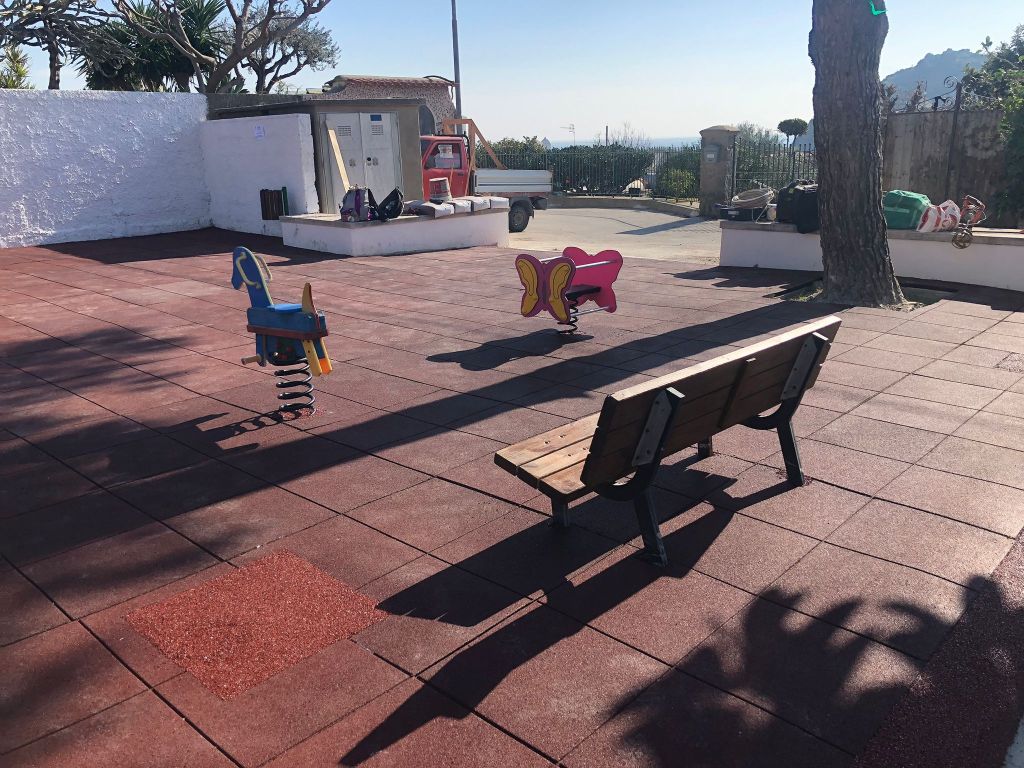 Sn – Serrara Fontana: Continua il restyling delle aree dedicate ai&nbsp;bambini