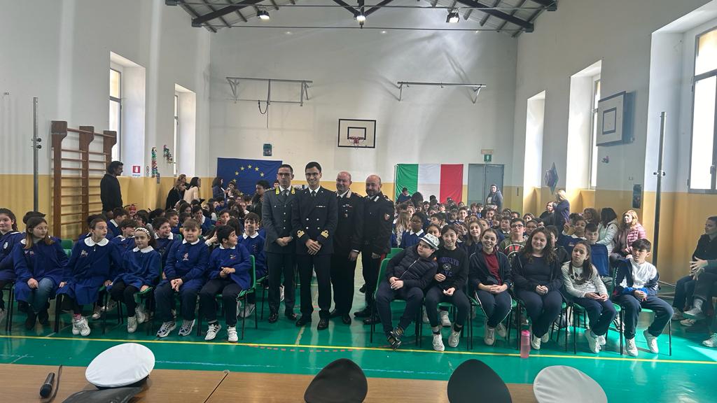 Giornata della legalità e delle vittime delle mafie: Al Marconi di Ischia l’incontro con le Forze dell’ordine dell’Isola