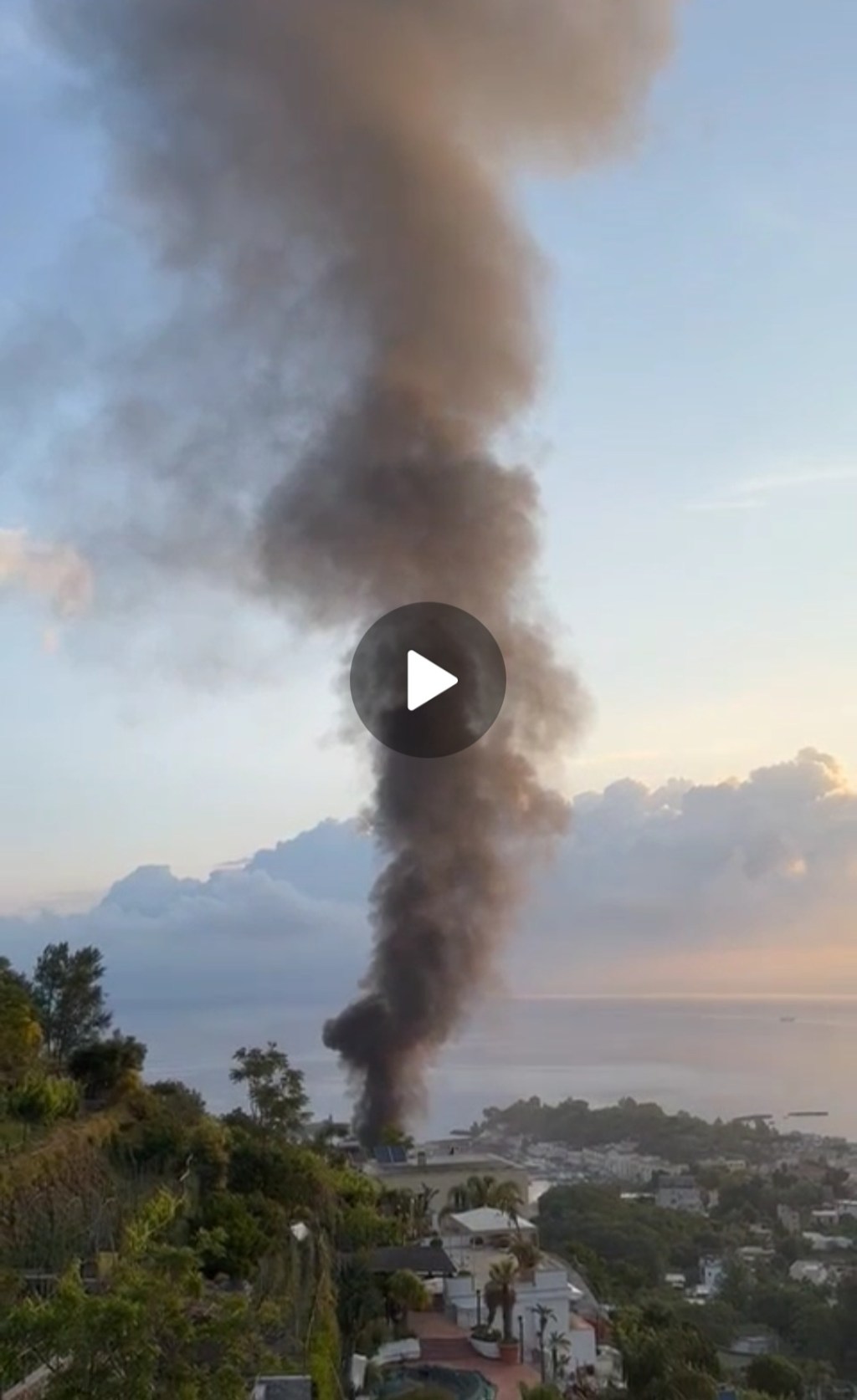 Ultim’ora Ischia: Incendio all’alba! Tir prende fuoco al Parcheggio Guerra (VIDEO)