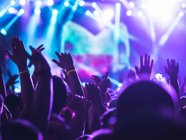 Lo scontro di valori e scelte tra i giovani nel&nbsp;2000