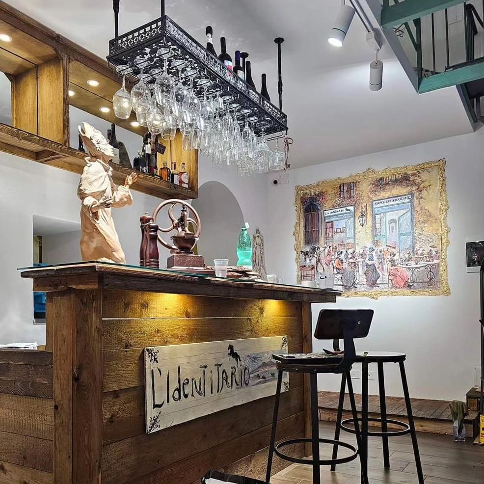 Nasce il caffè letterario del Quotidiano L’Identitario nel centro storico di Napoli, capitale del pensiero libero