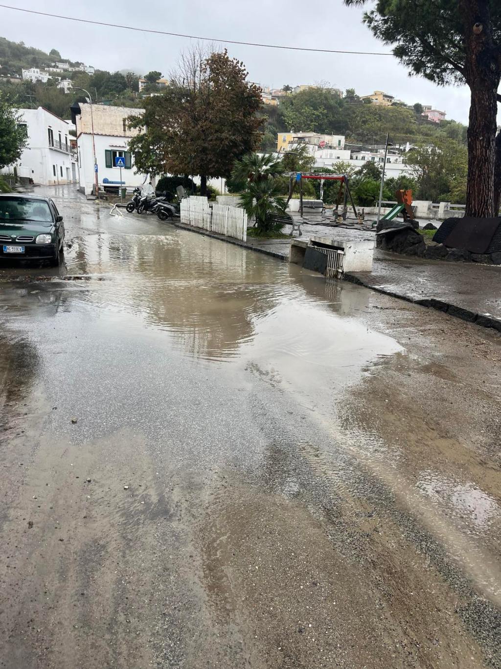 Barano: chiusi il cimitero e la pineta di&nbsp;Fiaiano