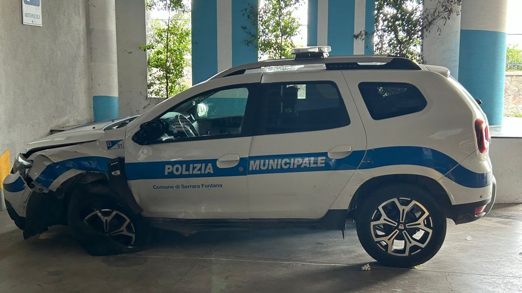 Incidente di ieri: l’auto della Polizia Locale gravemente danneggiata