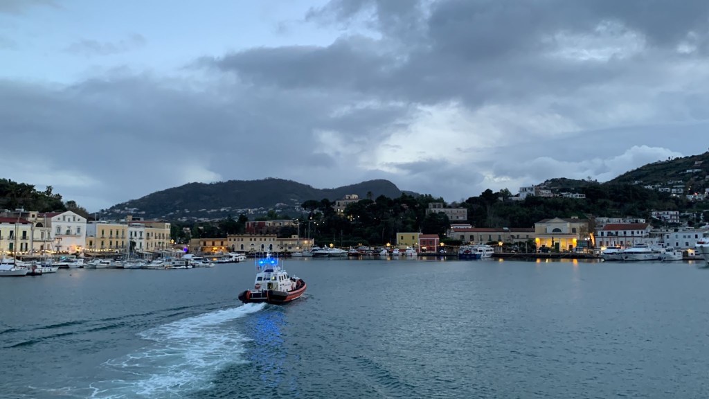 Un Natale lontano da casa per l’equipaggio della motovedetta CP 303 di&nbsp;Ischia