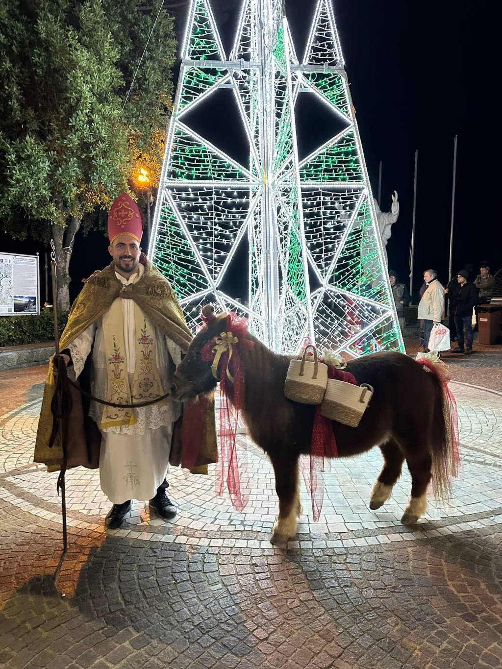 San Nicola, l’accensione dell’albero a Fontana e l’inizio del Natale nel nostro&nbsp;Comune