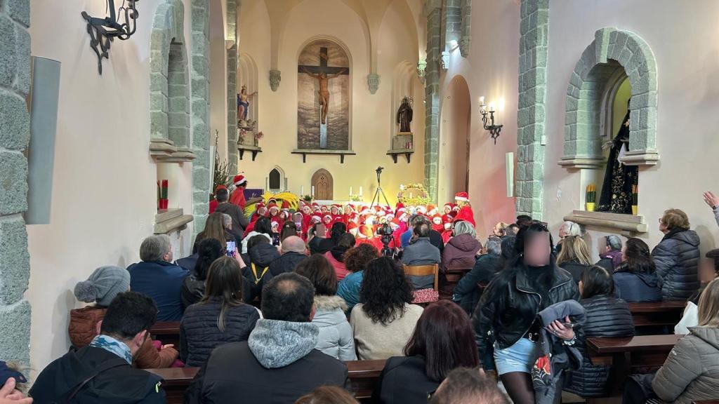 Recita Natalizia delle scuole dell’infanzia di Serrara e Succhivo: Emozioni e Applausi per i Piccoli Artisti nella chiesa di San Ciro al&nbsp;Ciglio