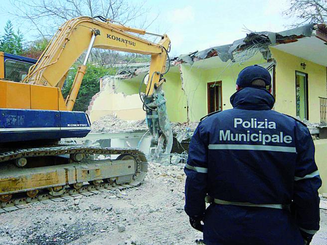 Ruspe in azione a Serrara Fontana: scade il tempo per salvare la&nbsp;casa