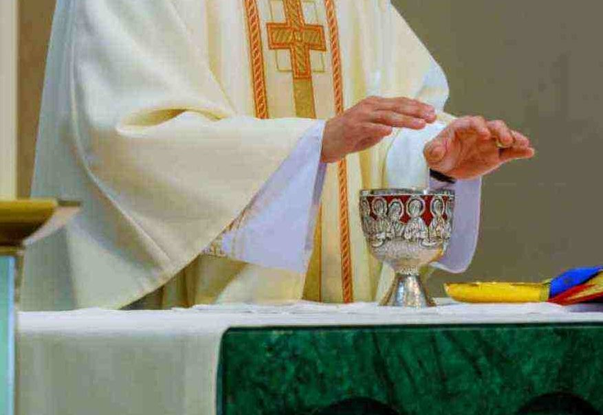 Quando la verità viene a galla: la storia del Sacerdote e le false&nbsp;accuse