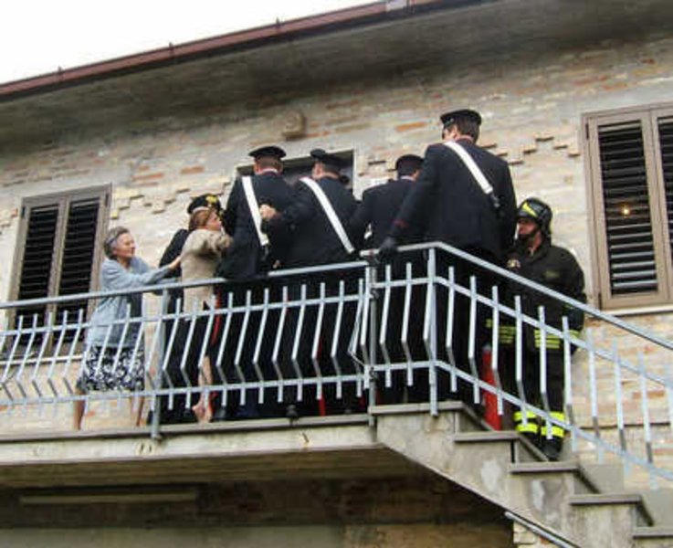 Casa, sfratti e demolizioni: un’emergenza sociale sempre più drammatica. Uomo si toglie la vita a Cardito per uno&nbsp;sfratto.