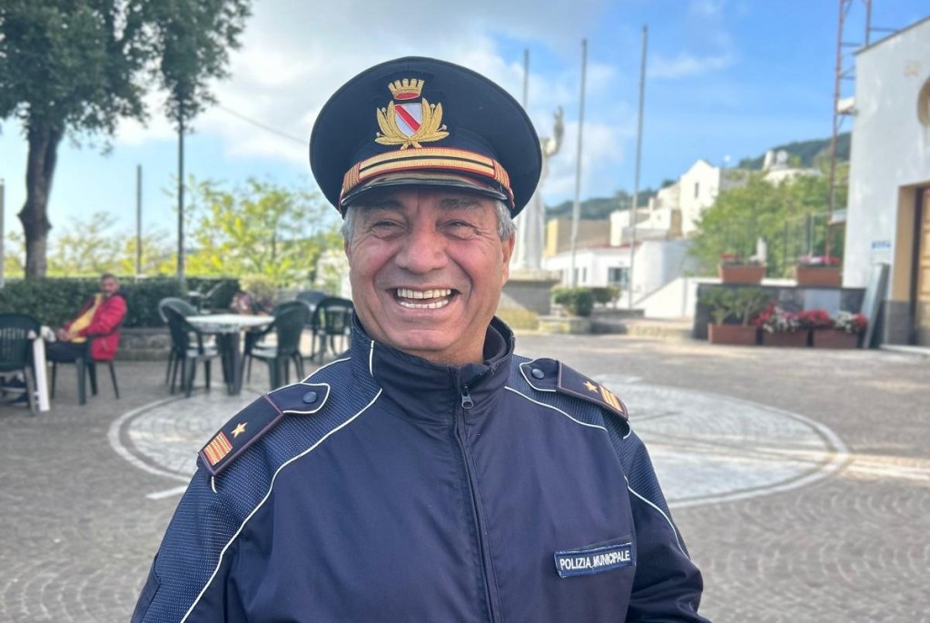 Massimo Trofa saluta la divisa: dopo 38 anni, il vigile che ha visto e vissuto un’era del paese va in pensione