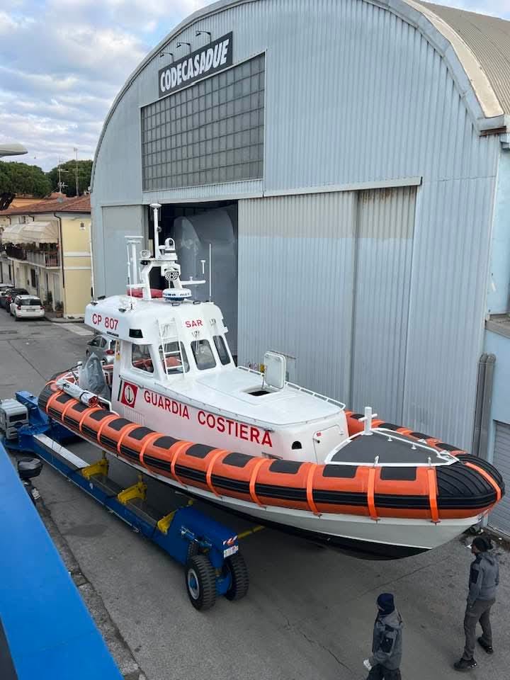 La Motovedetta “SAR” CP 807 ritorna a Ischia dopo un refitting di sei mesi consegnando alla nostra isola un’unità all’avanguardia