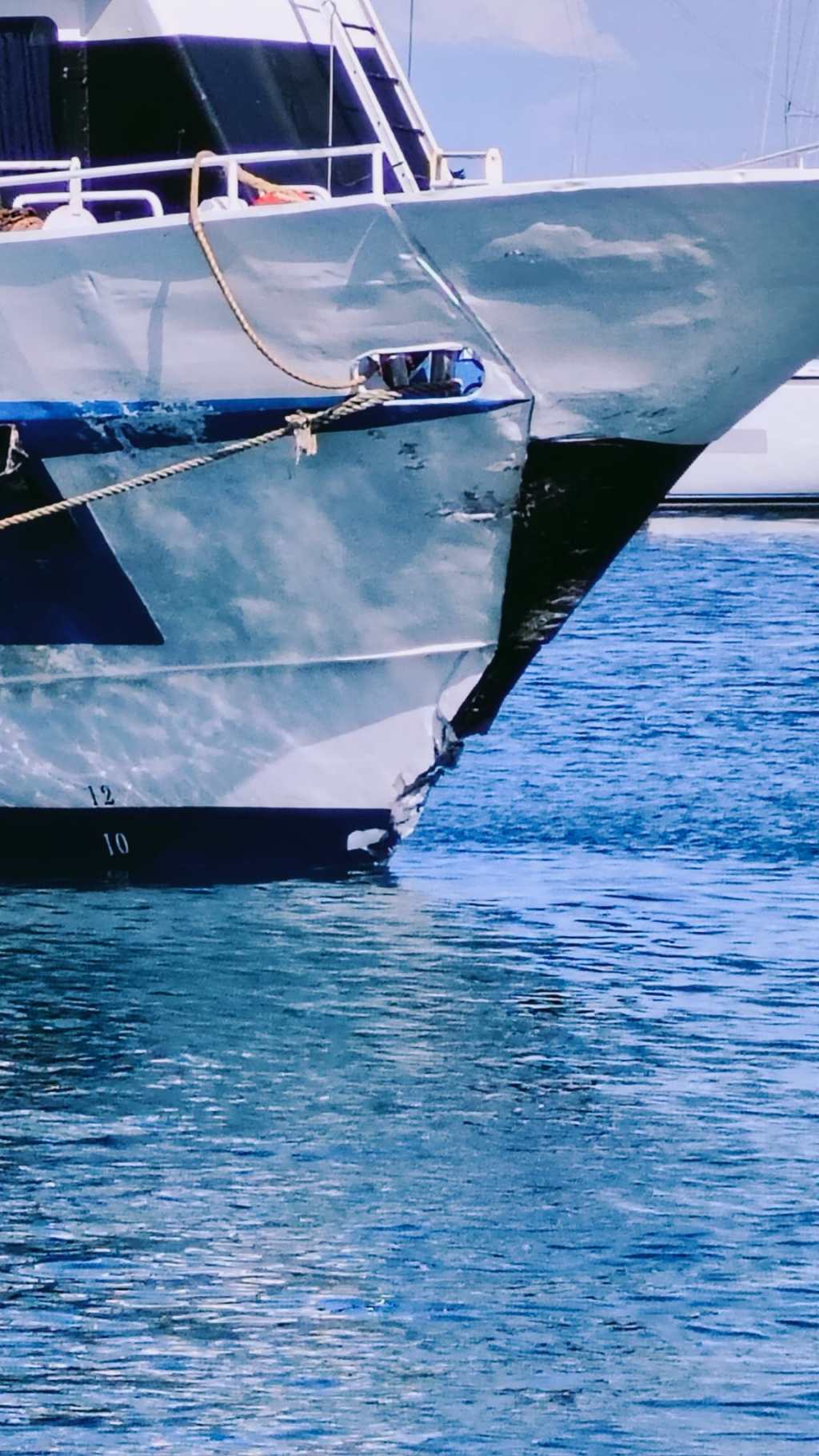 Paura a Forio: il Celestina Lauro urta la scogliera di&nbsp;sopraflutto