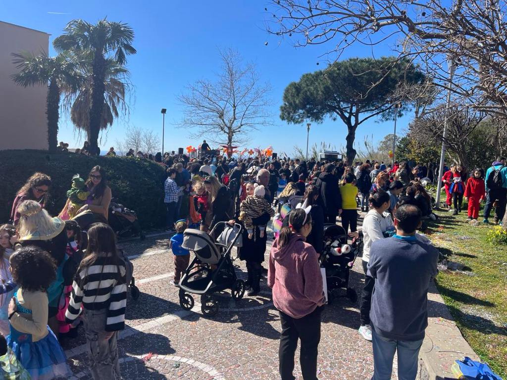Barano invasa dai bimbi: si colora il Carnevale in Piazza San&nbsp;Rocco