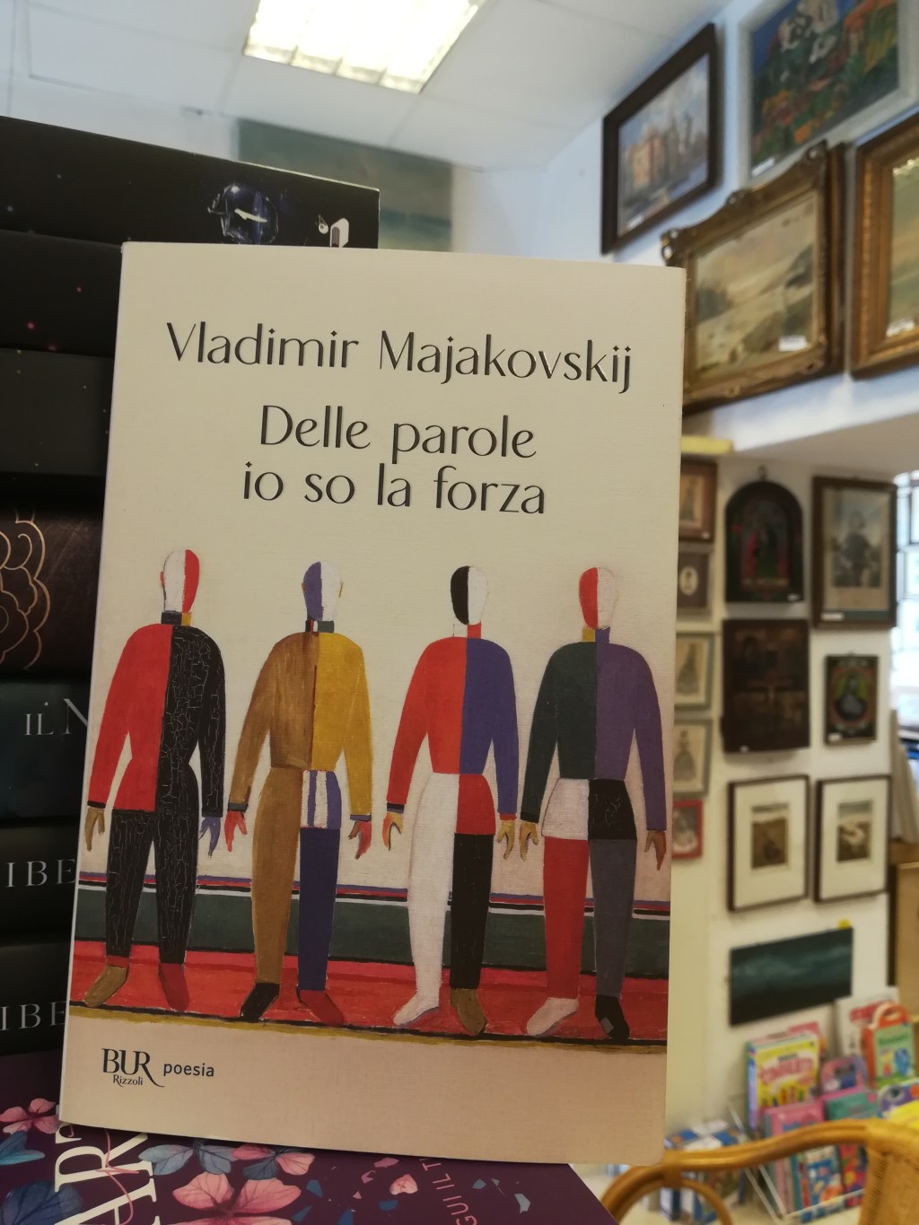 Per la rubrica “Libri in pillole” questa settimana vi presentiamo: Vladimir Majakovskij “Delle parole io so la&nbsp;forza”