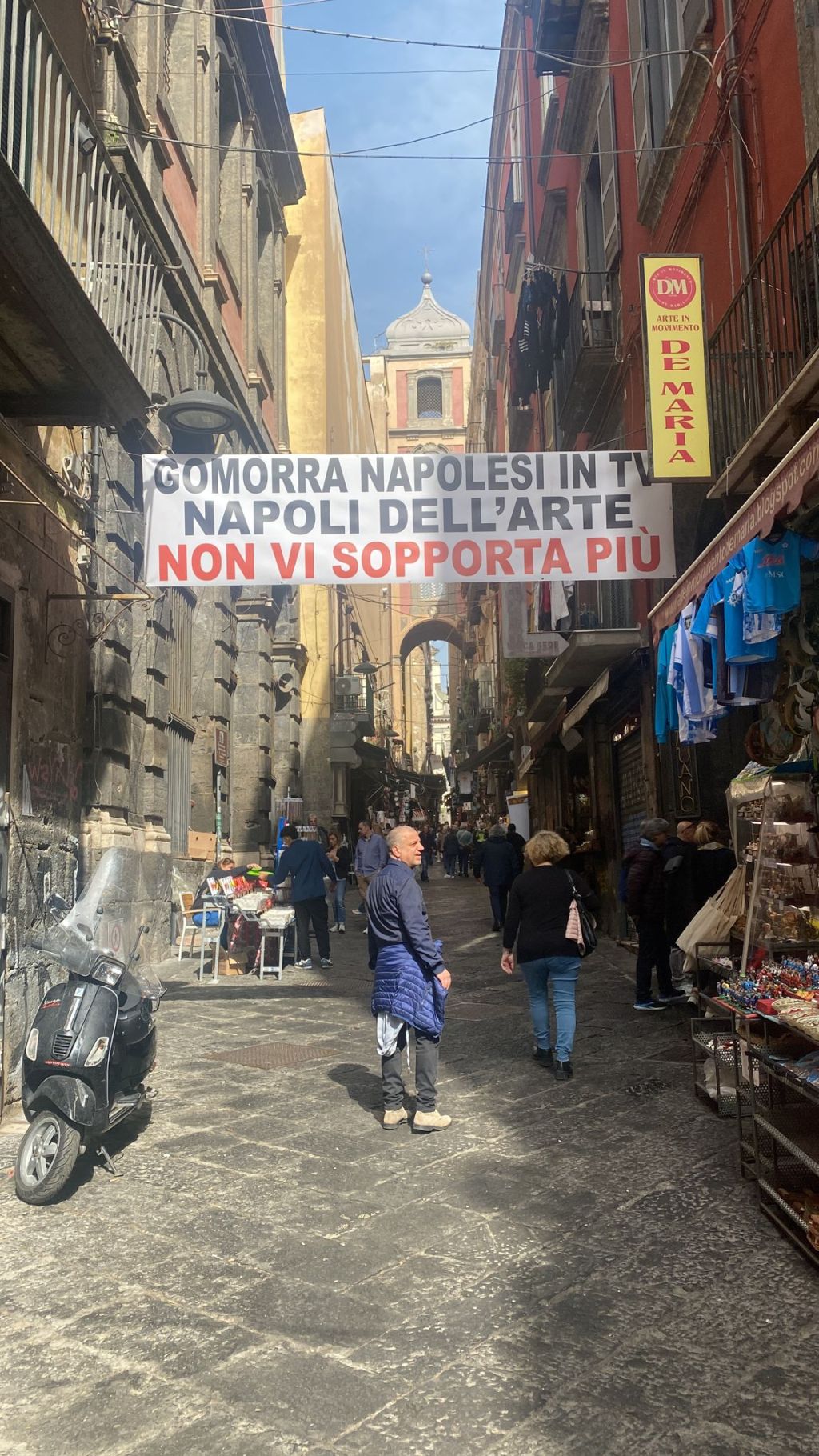 Le Botteghe di San Gregorio Armeno si uniscono ai Quartieri Spagnoli: “No alla cultura della camorra, sì all’arte e all’identità napoletana”