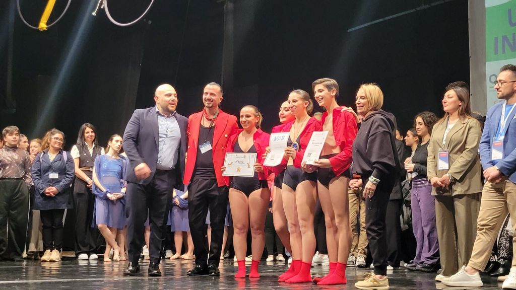 Un’esplosione di emozioni al Pagani Danza Festival: trionfa la scuola “È l’ora di danzare” di Pasqualino&nbsp;Schiano
