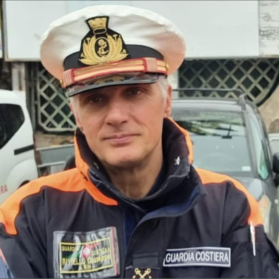 La Guardia Costiera di Ischia saluta Giuseppe Riviello: Il Nostromo del porto è ufficialmente in pensione
