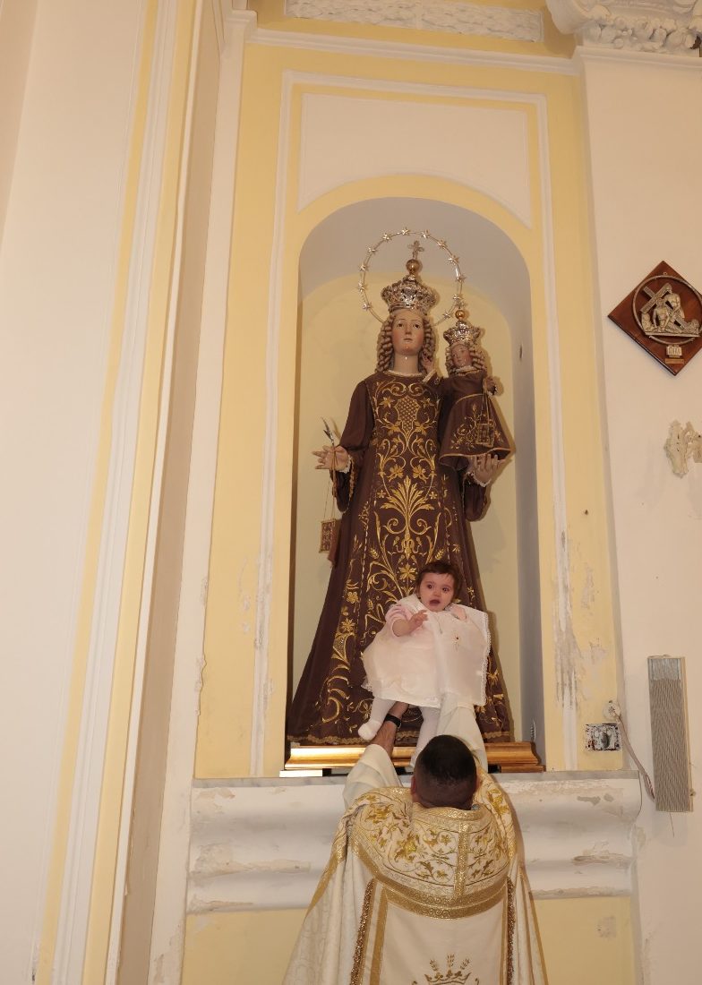 Una nuova luce nella comunità: il battesimo della piccola&nbsp;Carlotta