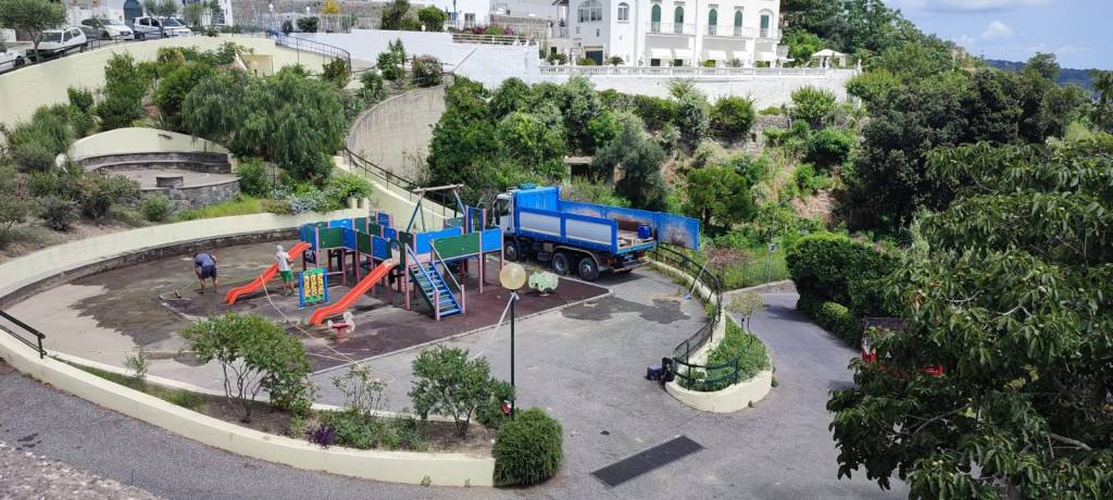 Serrara: al via i lavori di riammordenamento dell’area giochi di Serrara punto di incontro di tanti bimbi e&nbsp;ragazzi