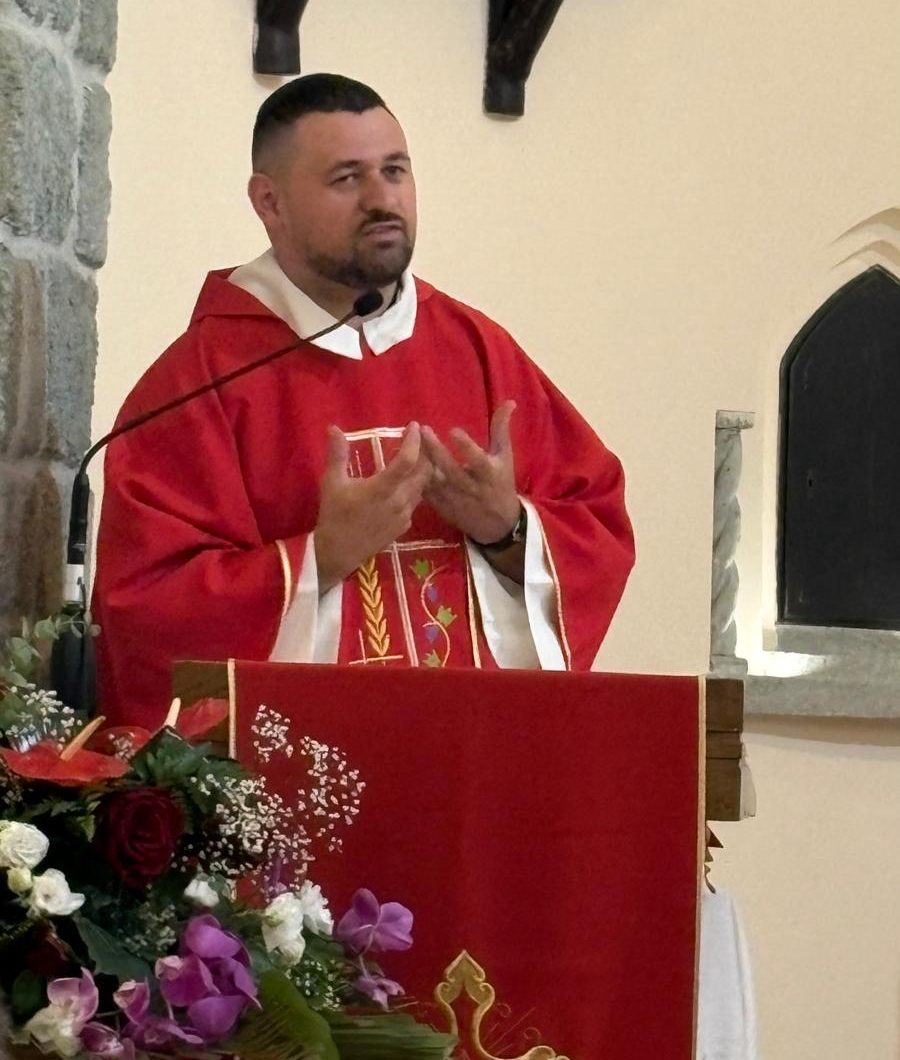 Serrara Fontana ha finalmente il suo Parroco: Don Antonio Mazzella guiderà la&nbsp;comunità