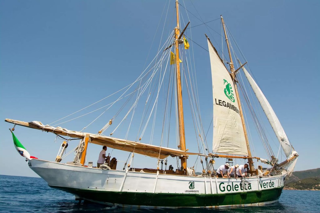 Ischia, il mare è pulito: Goletta Verde promuove a pieni voti le acque&nbsp;dell’isola