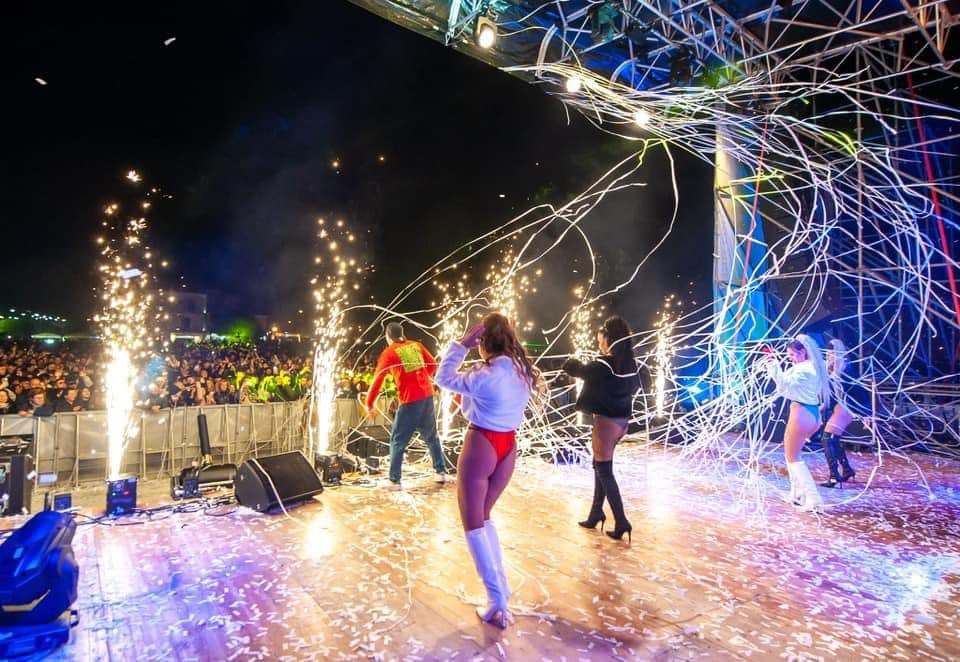 Casamicciola Terme chiude l’estate con “Nostalgia 90”: musica, colori e divertimento in piazza&nbsp;Marina