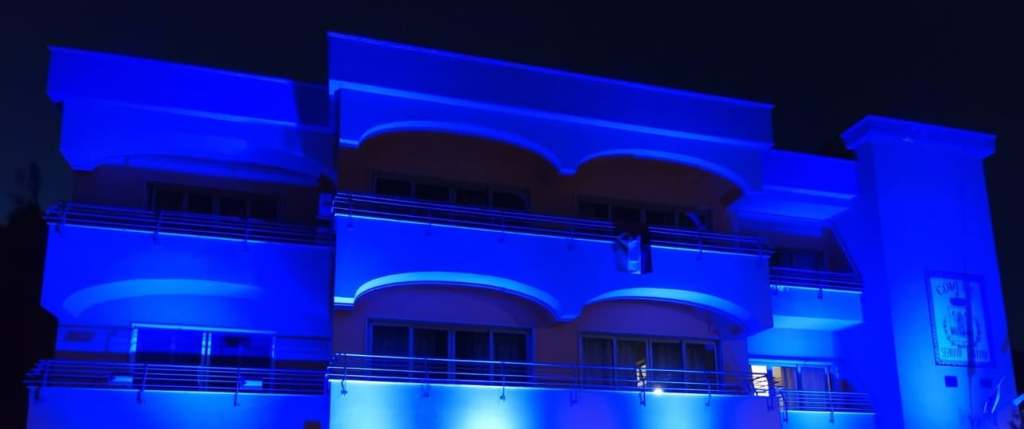 A Serrara Fontana la Casa Comunale si colora di azzurro turchese: “Uniti per la&nbsp;Dislessia”