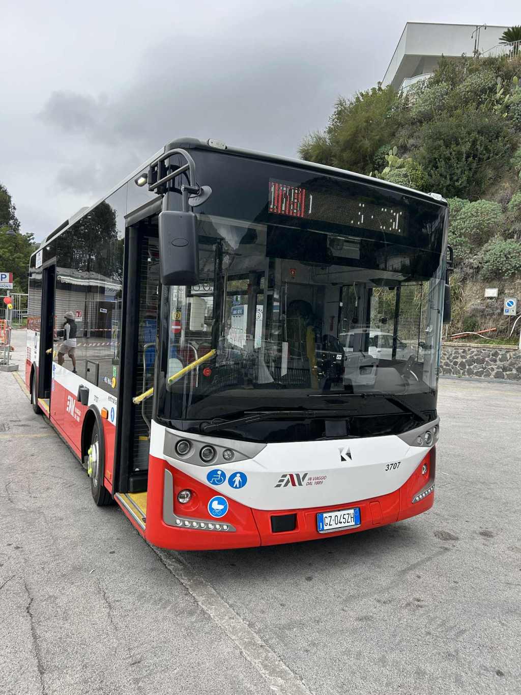 Eav, in servizio per Maronti i bus elettrici. Ora la linea 175 è&nbsp;green!