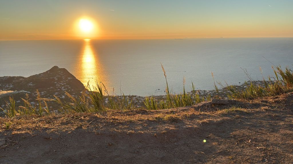 Tra boschi e mare: il sentiero dell’Epomeo invita a fermarsi sulle nuove&nbsp;panchine