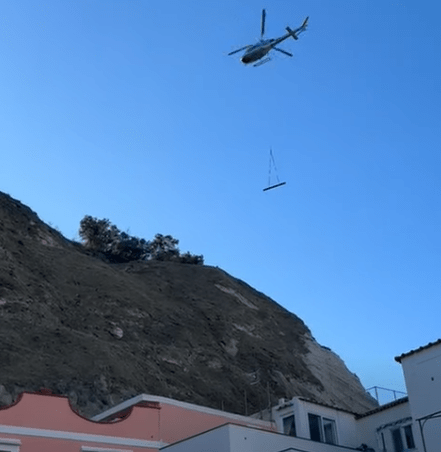 Proseguono i lavori al costone della Torre: operai ed elicotteri al lavoro per la sicurezza del borgo (Il&nbsp;video)