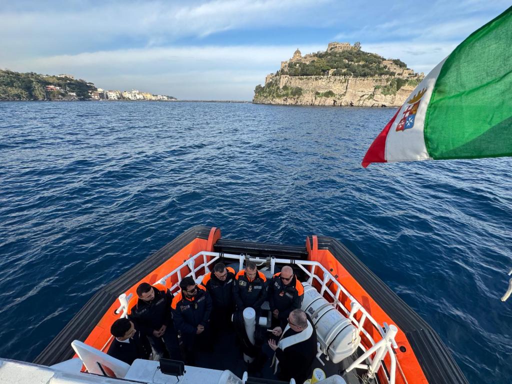 Il Natale della Guardia Costiera di Ischia: momento di fede e riflessione con il Cappellano&nbsp;Militare