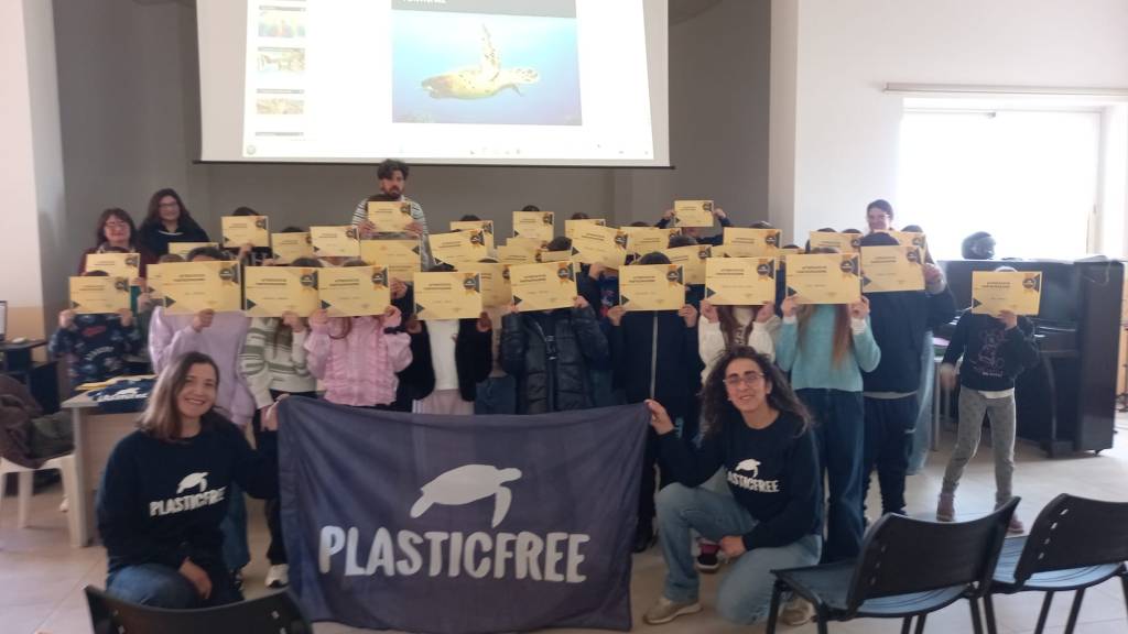 Forio, educare al futuro: Plastic Free entra nell’IC Forio 2 “Don Vincenzo&nbsp;Avallone”