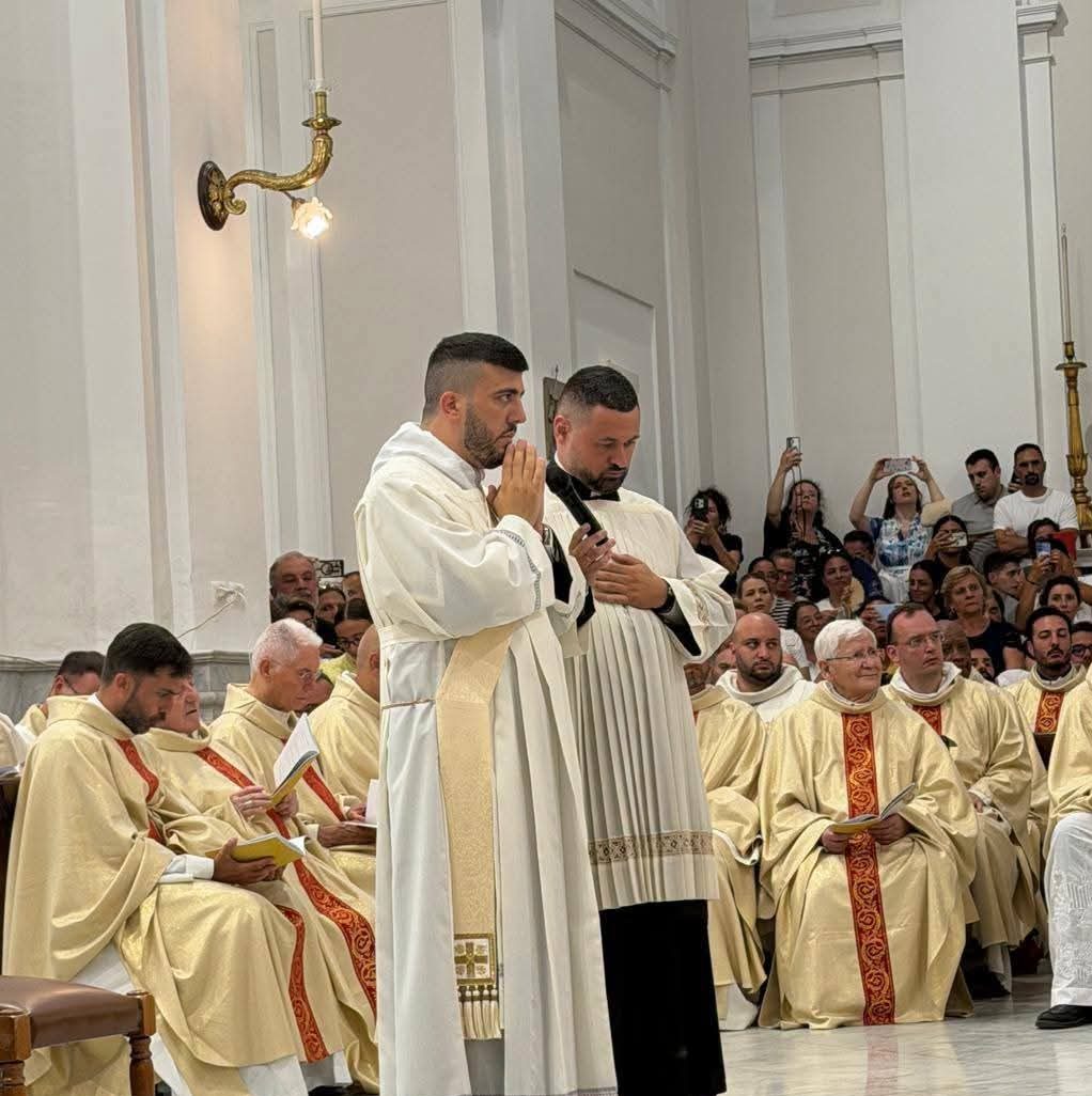 Il ritorno nella comunità che lo ha accompagnato: Don Ivan Aiello celebra la sua prima celebrazione eucarstica nella comunità parrocchiale di&nbsp;Fontana