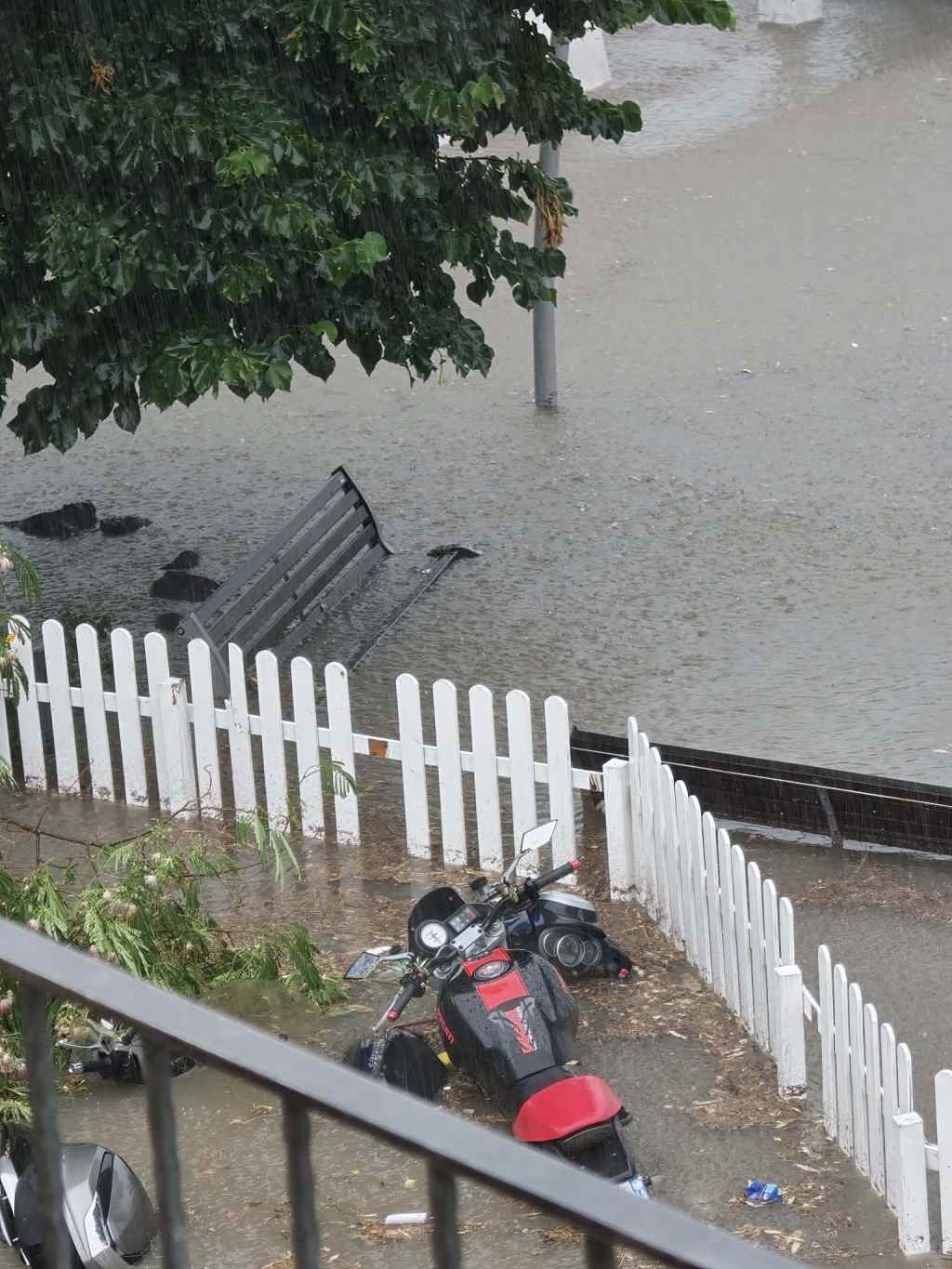 Testaccio e Nitrodi, la bomba d’acqua lascia danni e polemiche