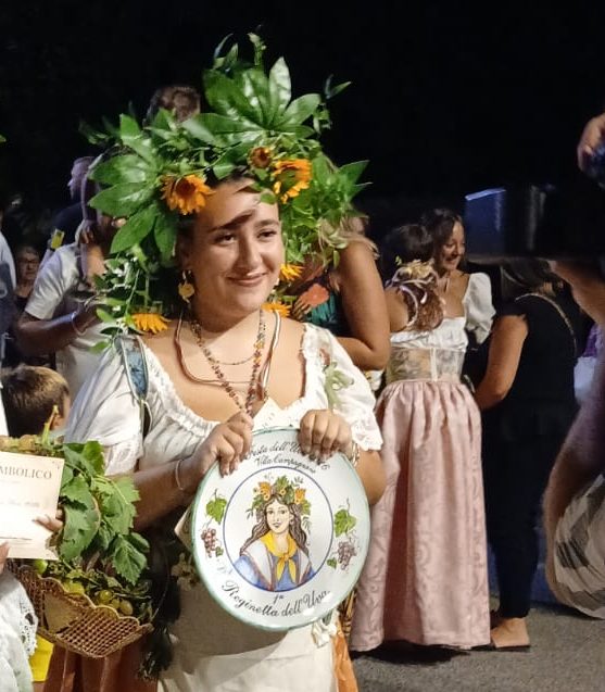 Festa dell’Uva a Villa Campagnano, la 17enne Miriam Pescina è la “Reginella dell’Uva”